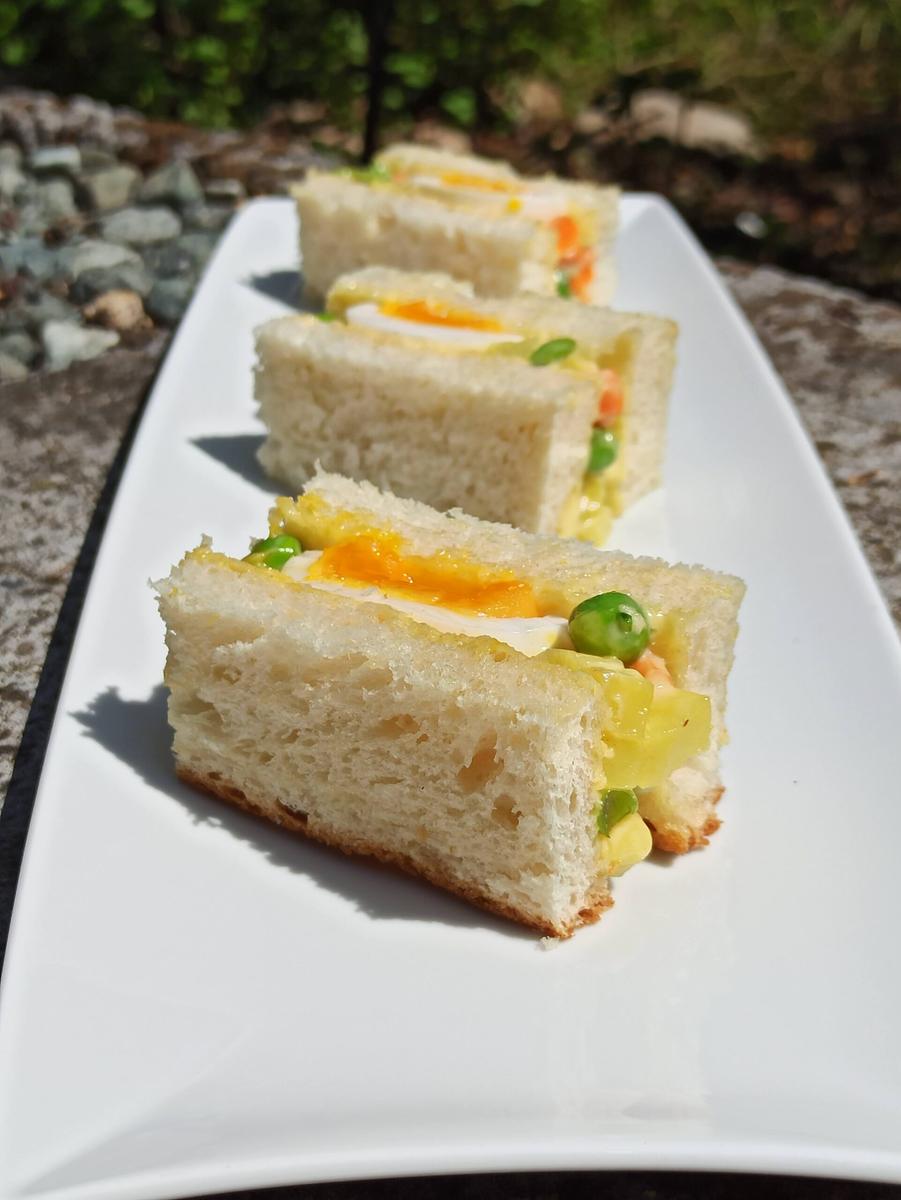 Tramezzino con pane giapponese ed insalata russa