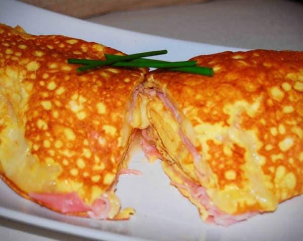 Omelette sfogliata con fontina e prosciutto cotto
